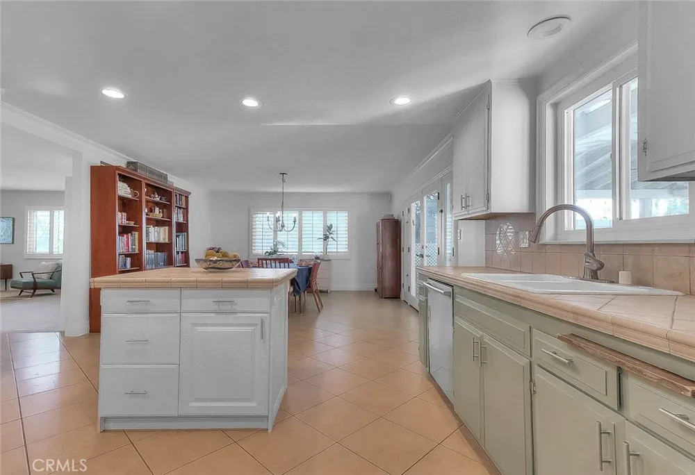 1517 E 19th Santa Ana, CA 92705
