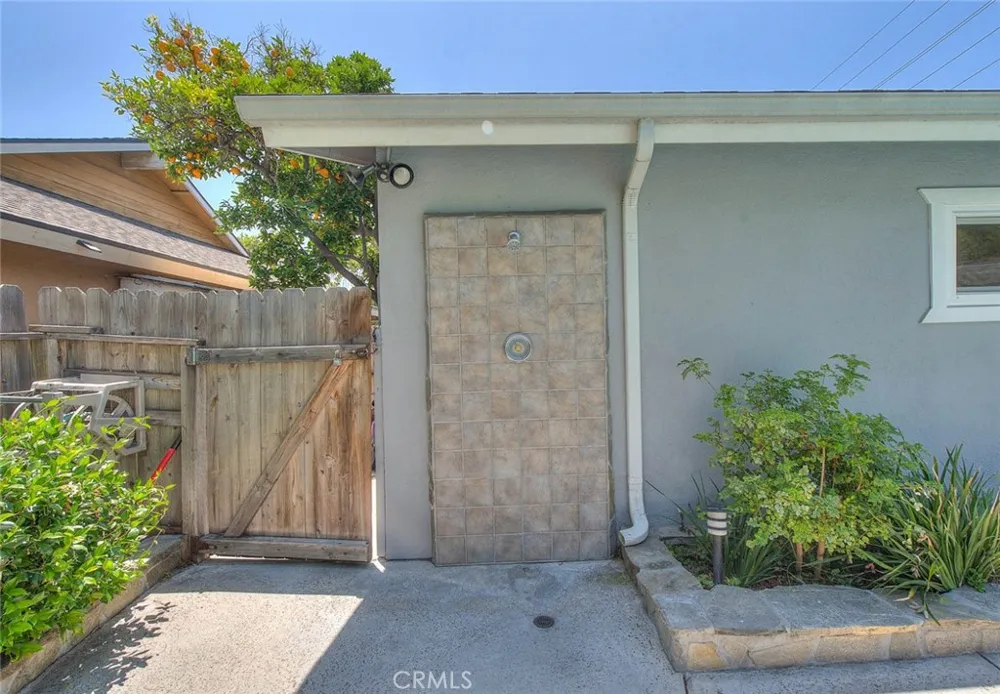 1517 E 19th Santa Ana, CA 92705