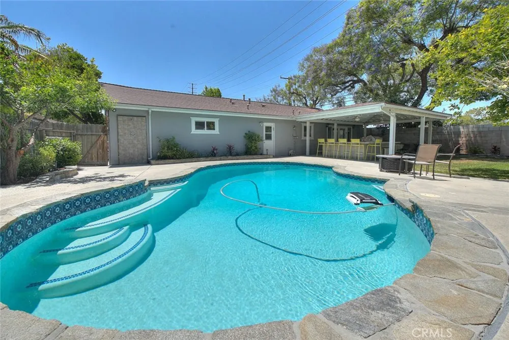 1517 E 19th Santa Ana, CA 92705