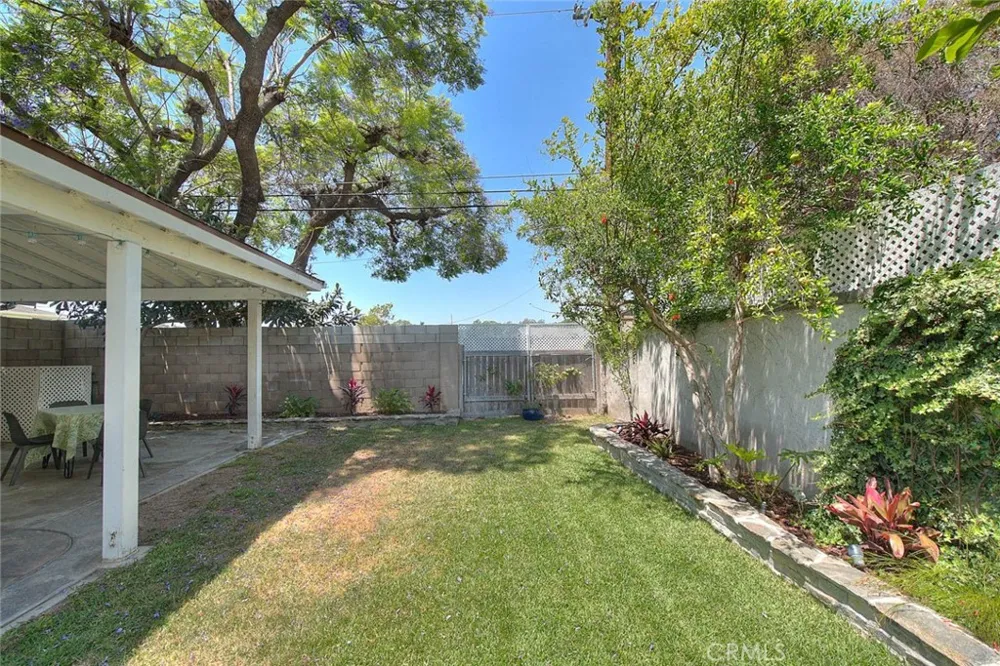 1517 E 19th Santa Ana, CA 92705