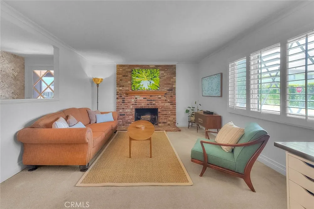 1517 E 19th Santa Ana, CA 92705