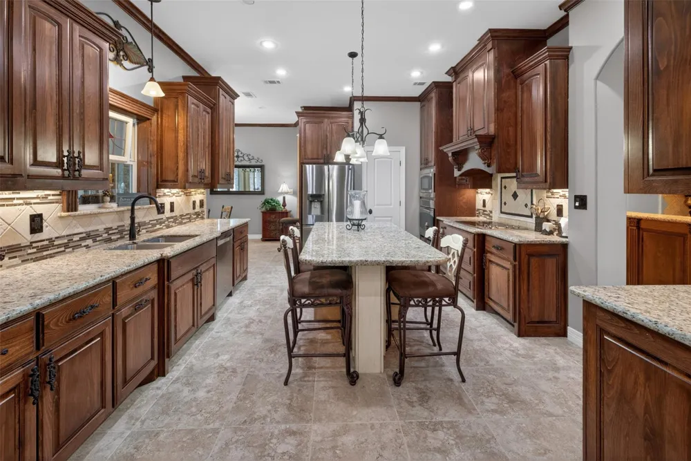 546 Meadowlark Lane Winnie, TX 77665