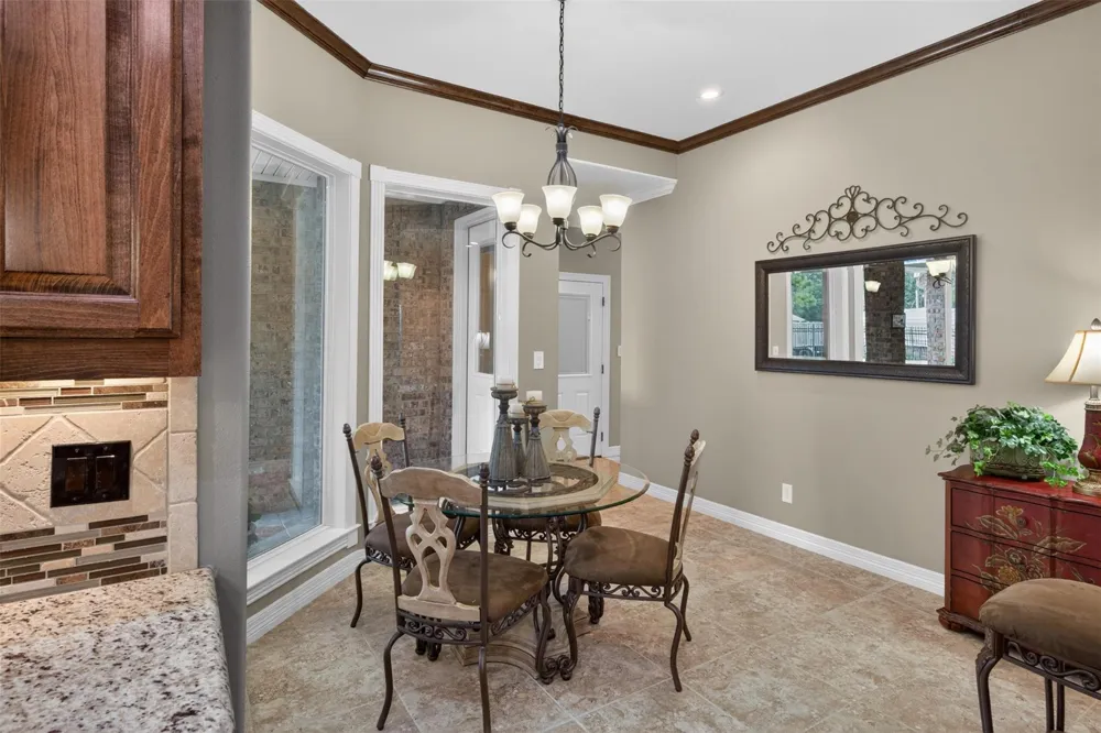 546 Meadowlark Lane Winnie, TX 77665