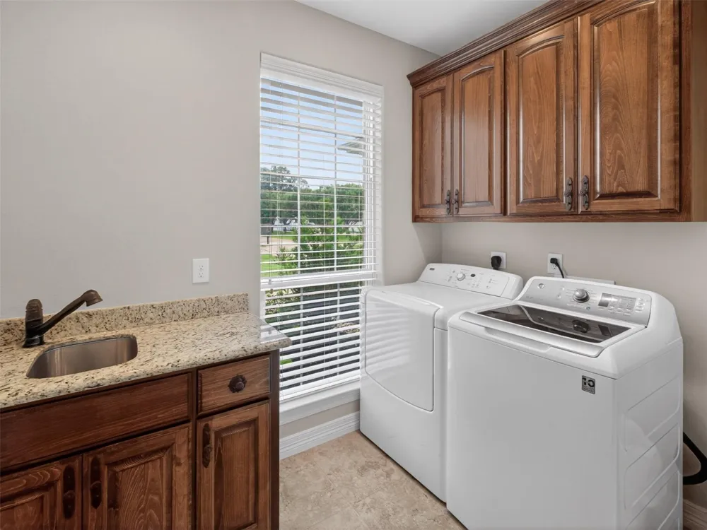 546 Meadowlark Lane Winnie, TX 77665