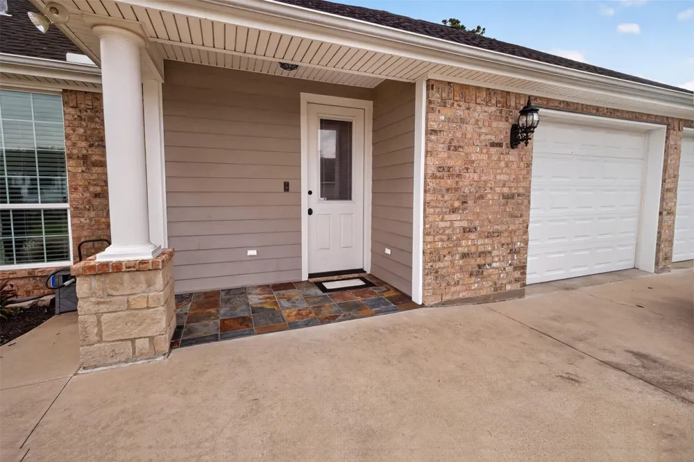 546 Meadowlark Lane Winnie, TX 77665
