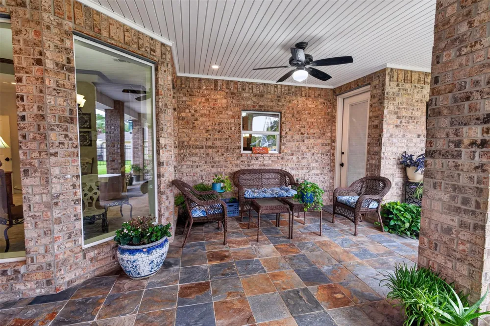 546 Meadowlark Lane Winnie, TX 77665