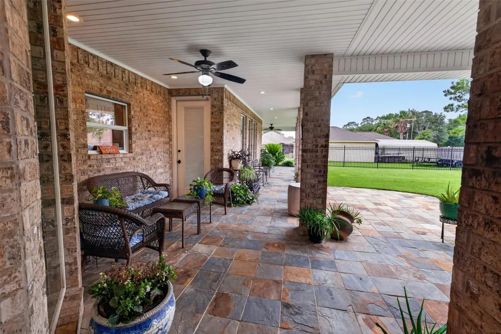 546 Meadowlark Lane Winnie, TX 77665