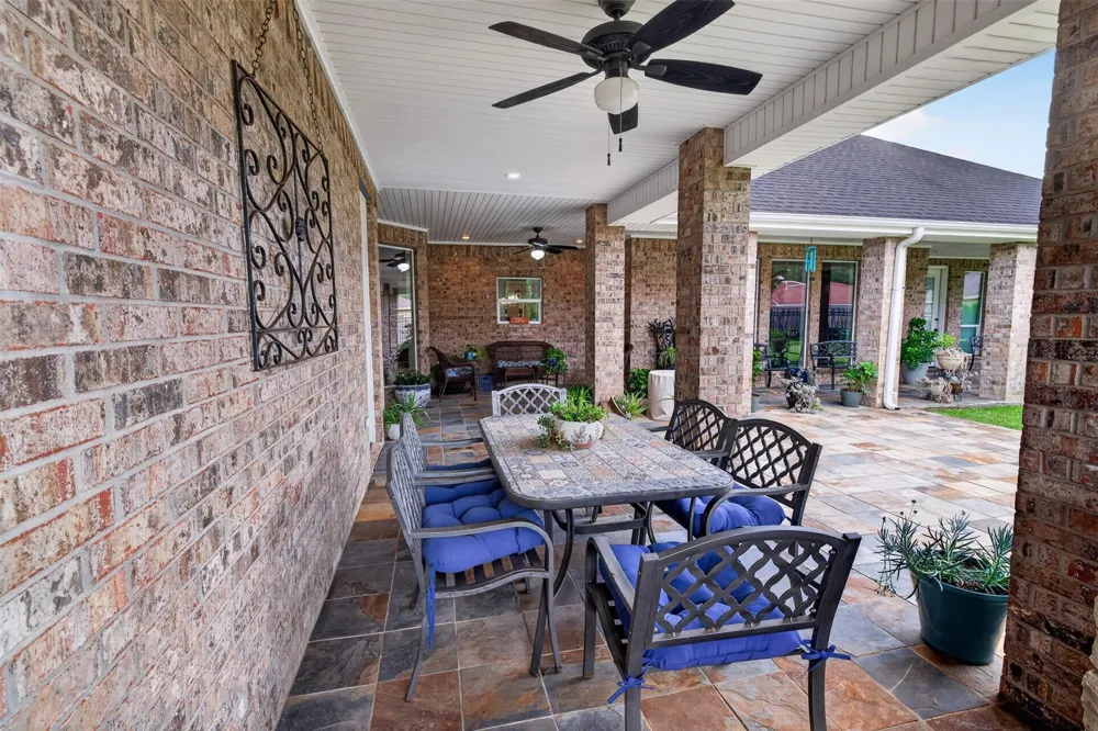 546 Meadowlark Lane Winnie, TX 77665