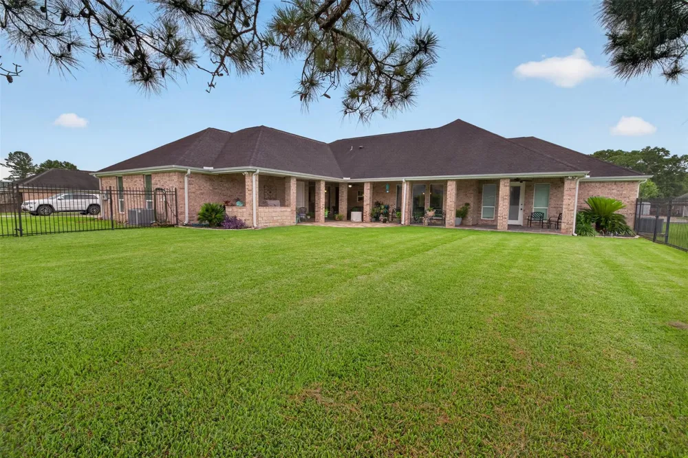 546 Meadowlark Lane Winnie, TX 77665