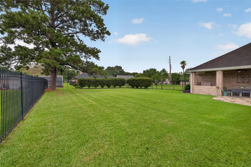 546 Meadowlark Lane Winnie, TX 77665