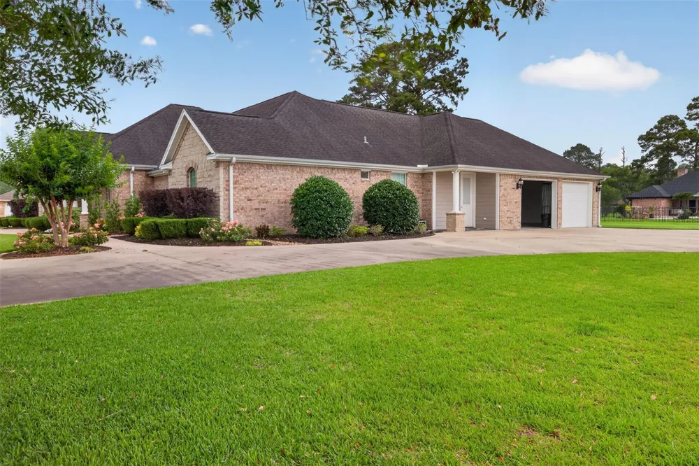 546 Meadowlark Lane Winnie, TX 77665