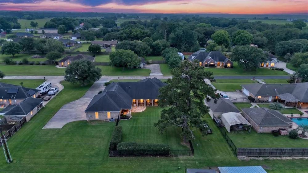 546 Meadowlark Lane Winnie, TX 77665