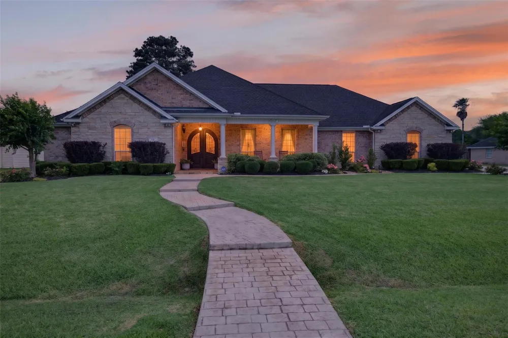 546 Meadowlark Lane Winnie, TX 77665