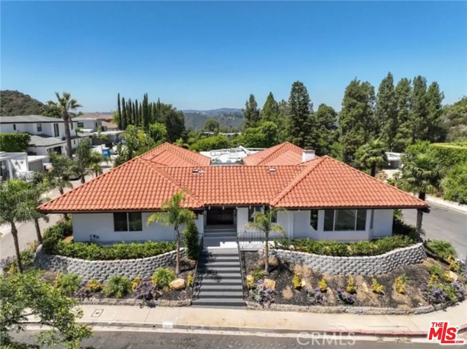 2199 Summitridge Drive Beverly Hills, CA 90210