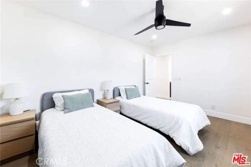 2199 Summitridge Drive Beverly Hills, CA 90210