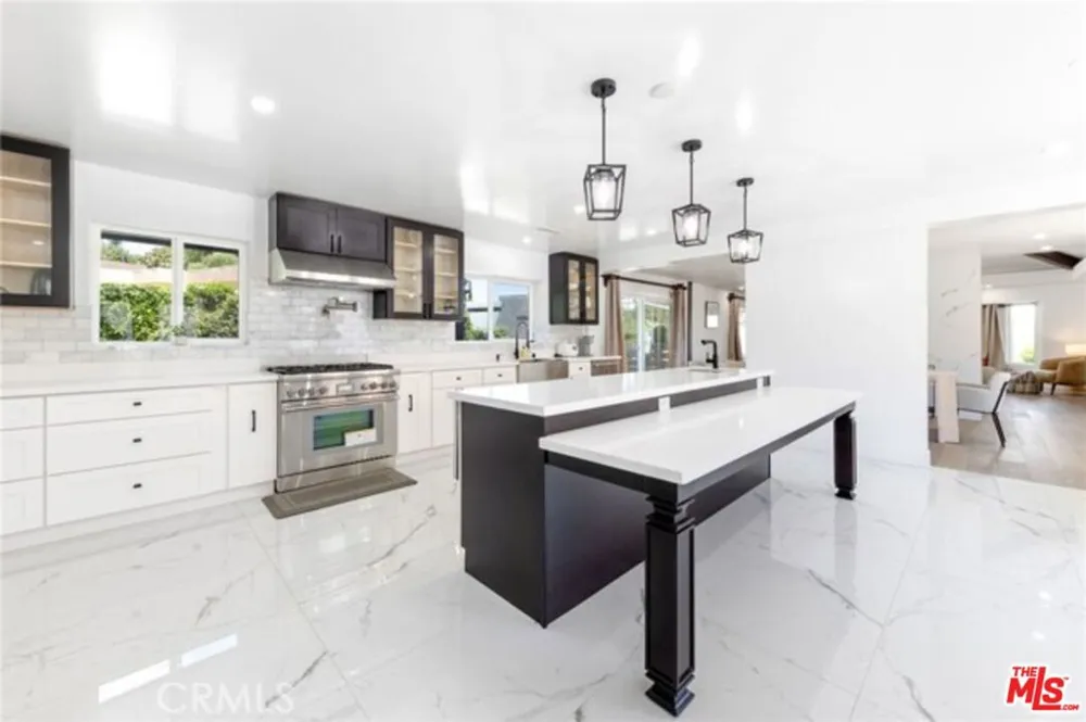 2199 Summitridge Drive Beverly Hills, CA 90210