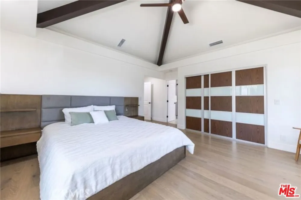 2199 Summitridge Drive Beverly Hills, CA 90210