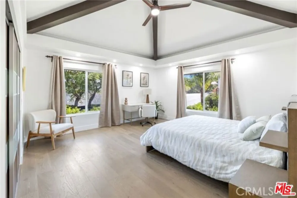 2199 Summitridge Drive Beverly Hills, CA 90210