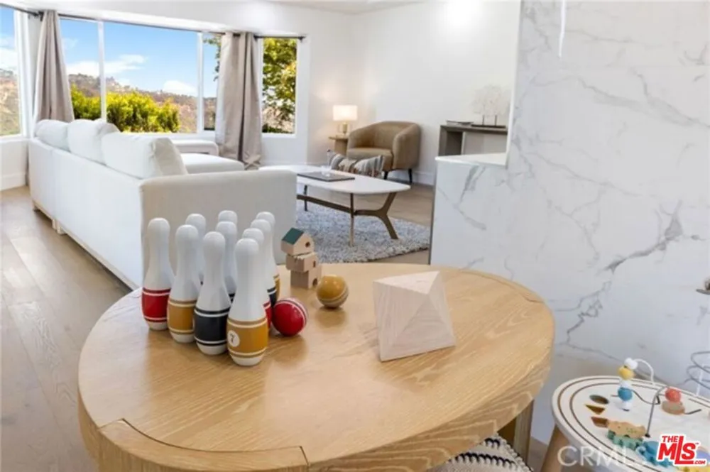 2199 Summitridge Drive Beverly Hills, CA 90210