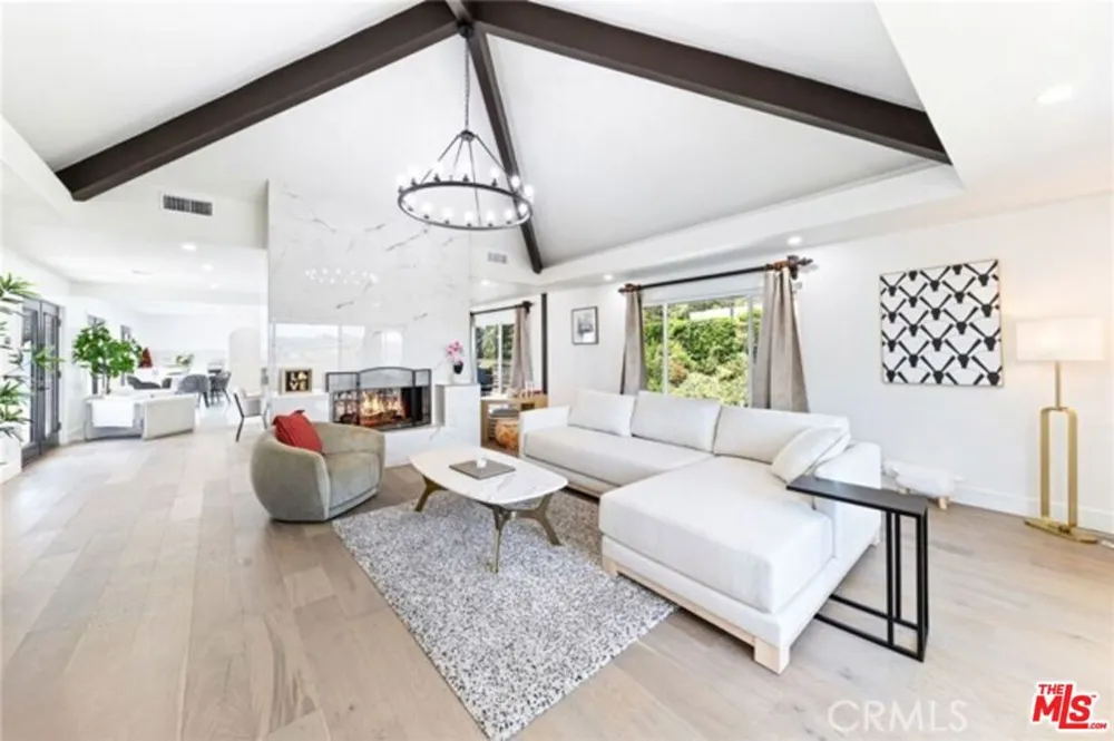 2199 Summitridge Drive Beverly Hills, CA 90210