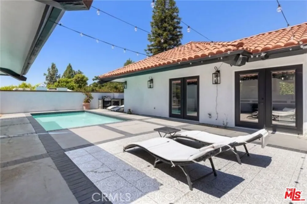 2199 Summitridge Drive Beverly Hills, CA 90210