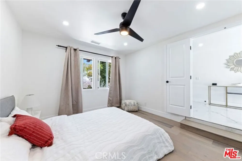 2199 Summitridge Drive Beverly Hills, CA 90210