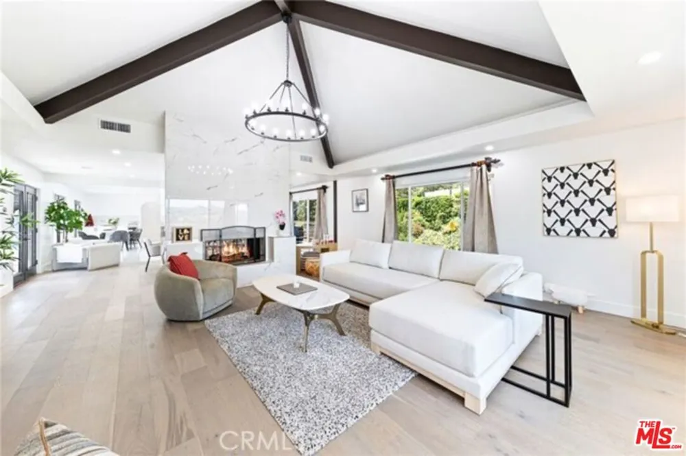 2199 Summitridge Drive Beverly Hills, CA 90210