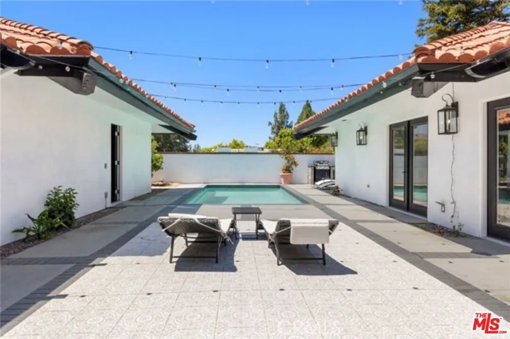 2199 Summitridge Drive Beverly Hills, CA 90210