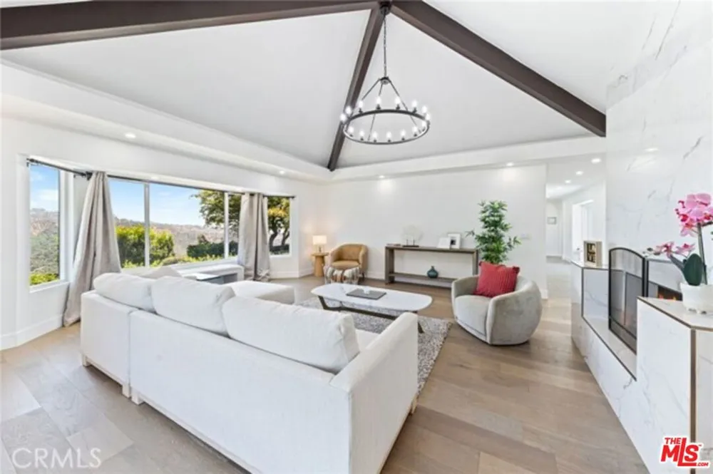 2199 Summitridge Drive Beverly Hills, CA 90210