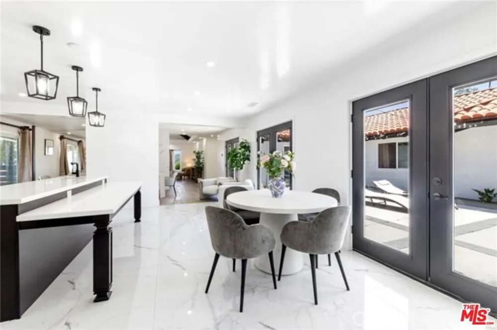 2199 Summitridge Drive Beverly Hills, CA 90210