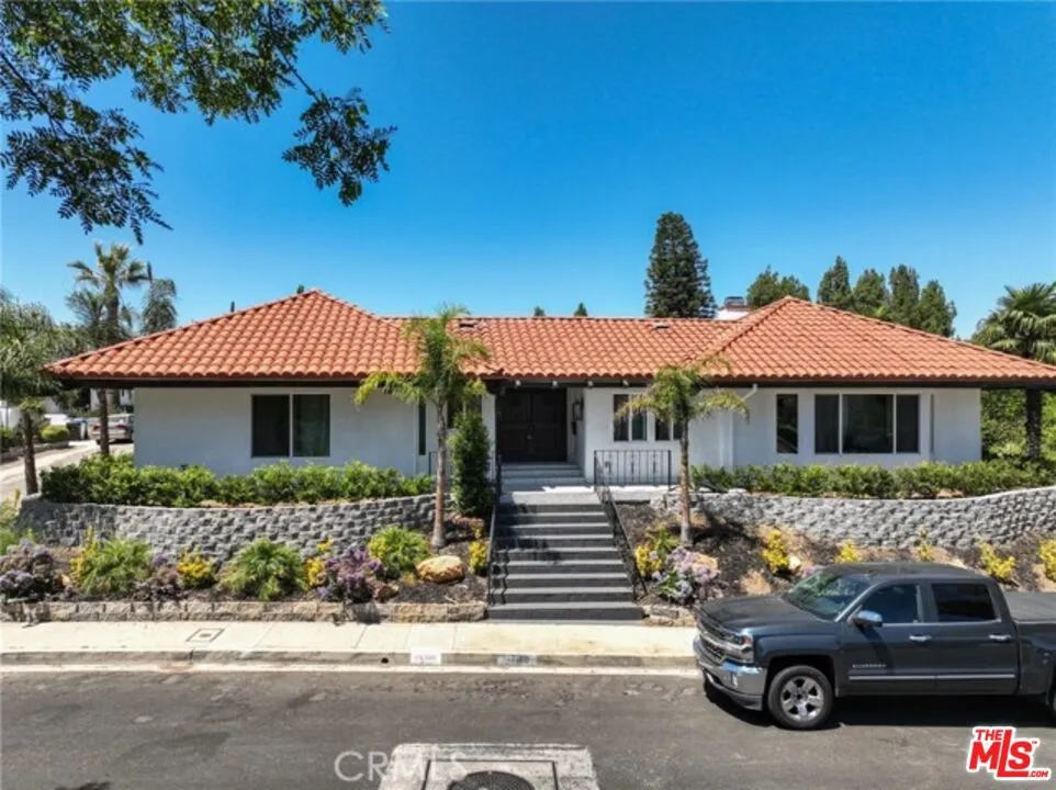 2199 Summitridge Drive Beverly Hills, CA 90210