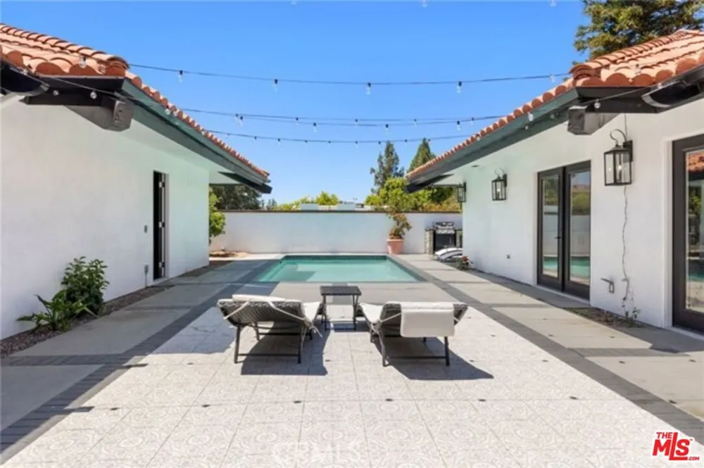 2199 Summitridge Drive Beverly Hills, CA 90210