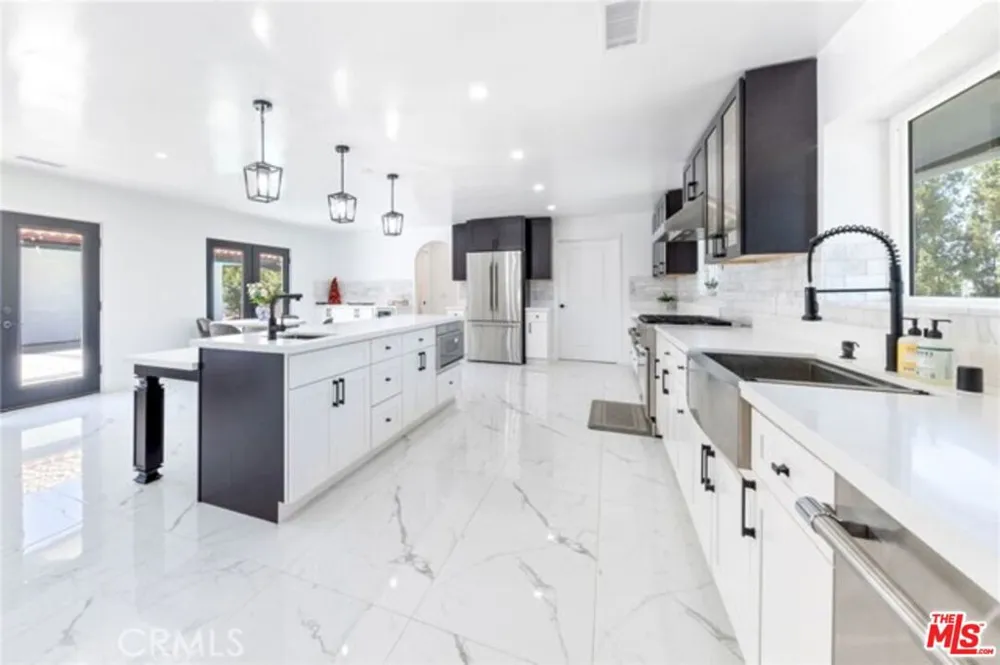 2199 Summitridge Drive Beverly Hills, CA 90210