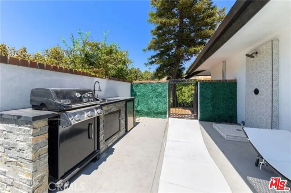 2199 Summitridge Drive Beverly Hills, CA 90210