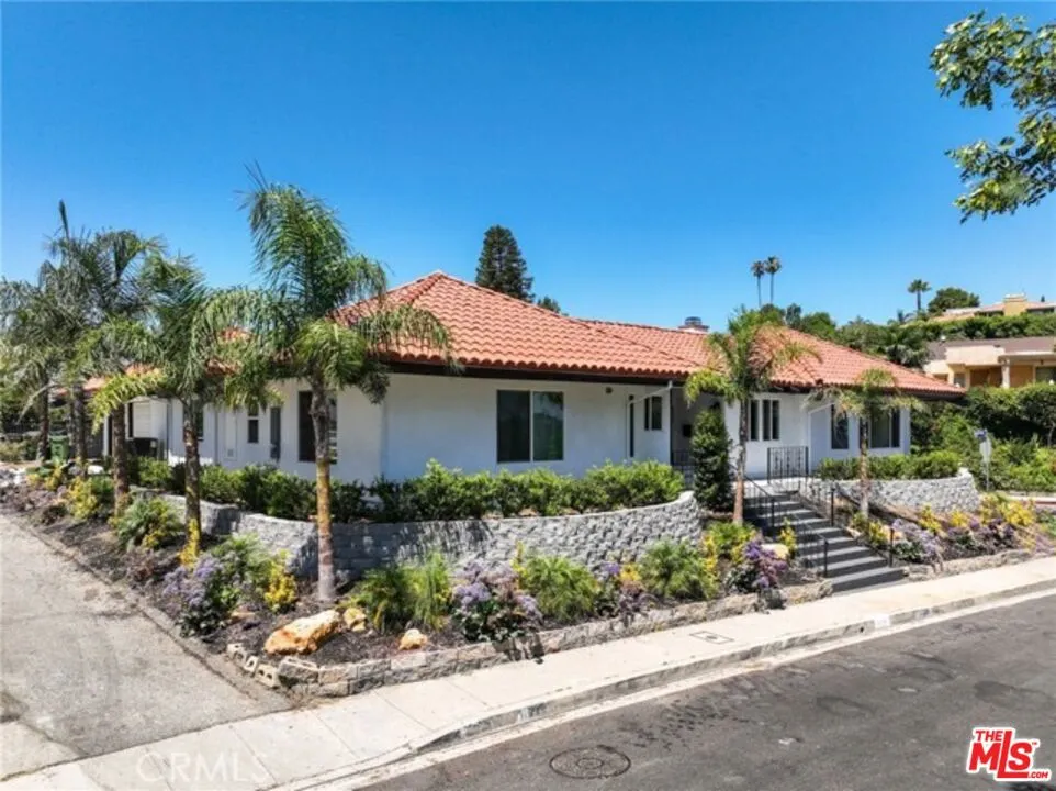 2199 Summitridge Drive Beverly Hills, CA 90210