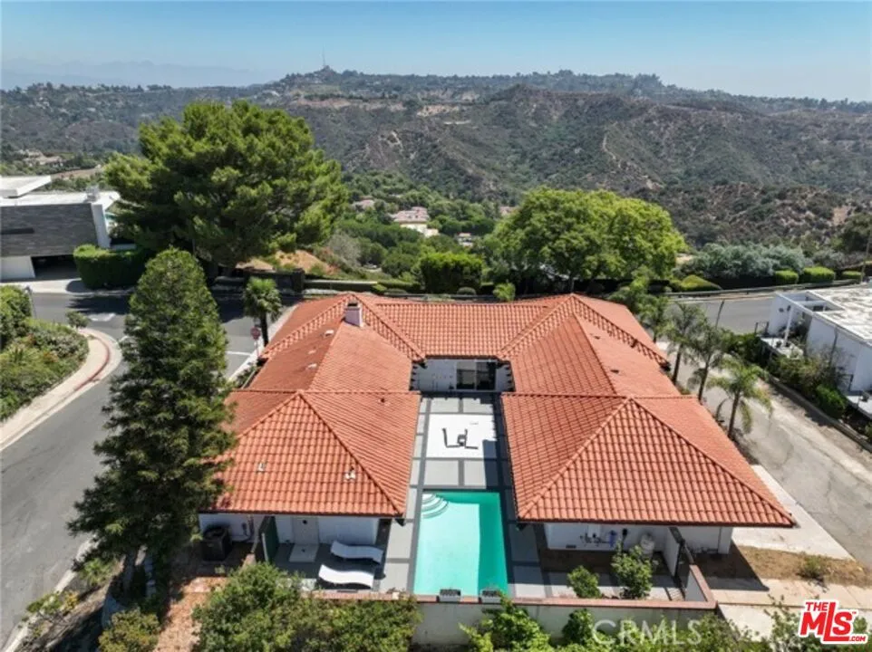2199 Summitridge Drive Beverly Hills, CA 90210