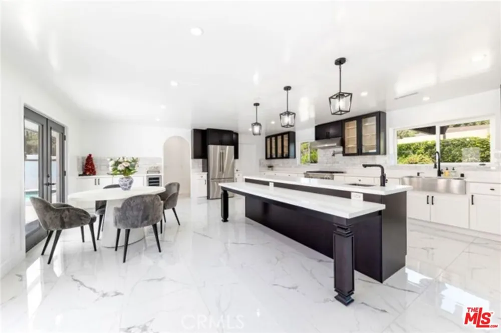 2199 Summitridge Drive Beverly Hills, CA 90210