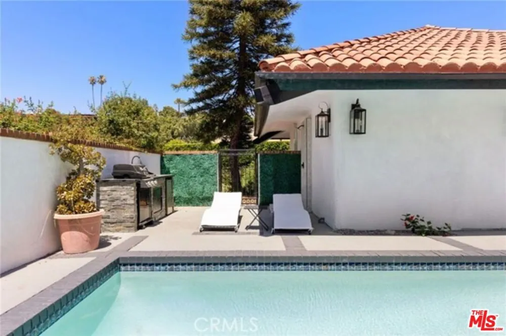 2199 Summitridge Drive Beverly Hills, CA 90210