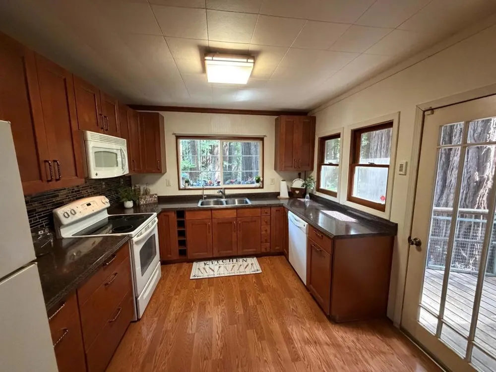 16730 Laurel Road Los Gatos, CA 95033
