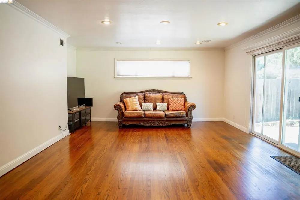 64 Washington St Novato, CA 94947