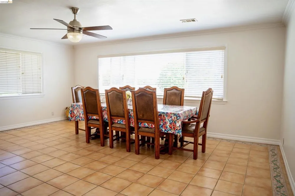 64 Washington St Novato, CA 94947