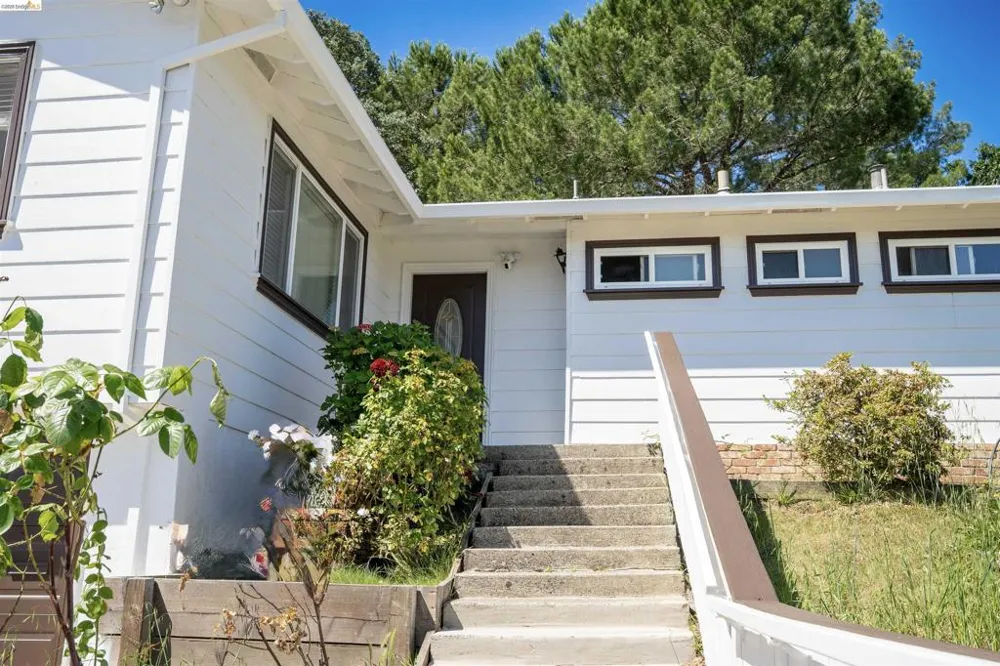 64 Washington St Novato, CA 94947