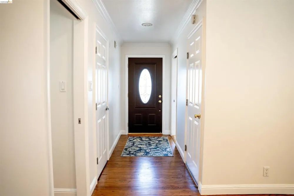 64 Washington St Novato, CA 94947