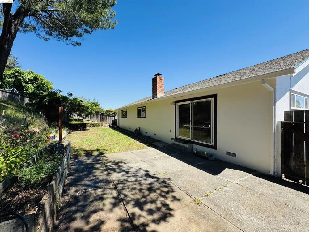 64 Washington St Novato, CA 94947