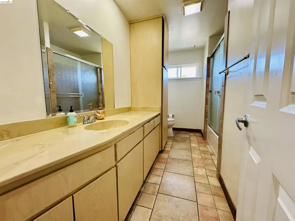 64 Washington St Novato, CA 94947