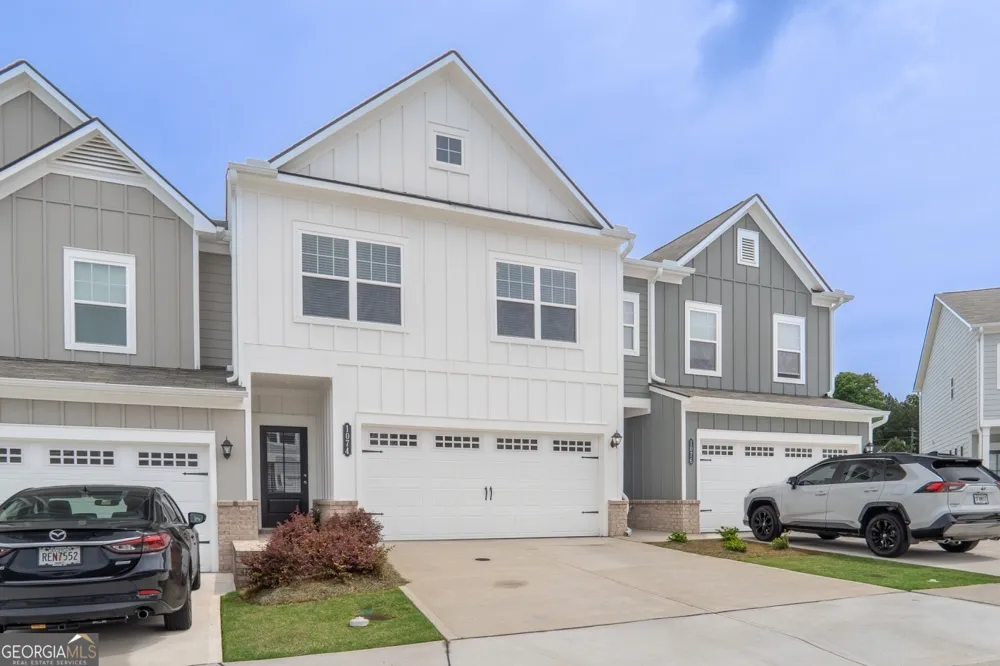 1074 Chastain DR Sugar Hill, GA 30518