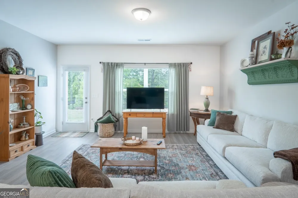 1074 Chastain DR Sugar Hill, GA 30518