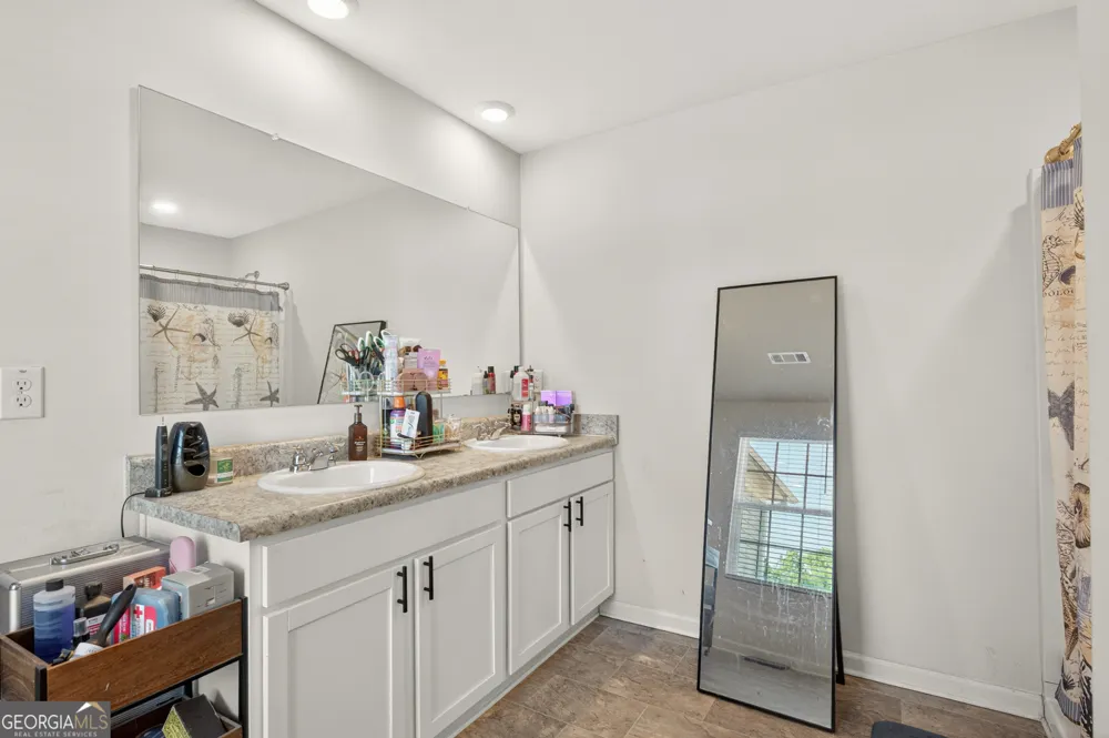 401 Hughes LN Pendergrass, GA 30567