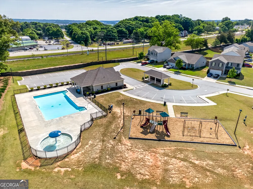 401 Hughes LN Pendergrass, GA 30567