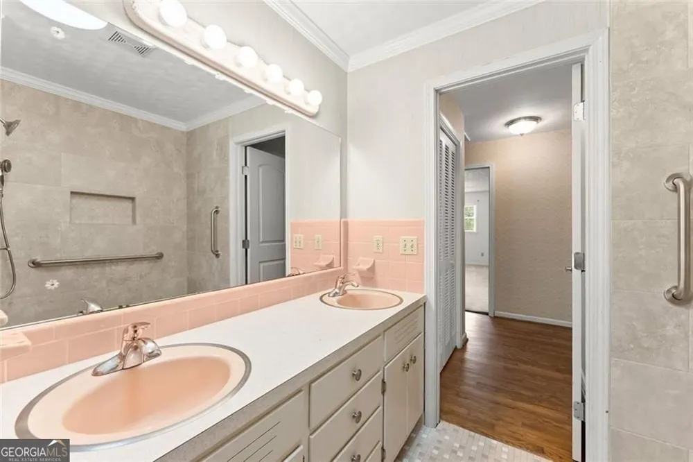 4118 Mountain View RD Oakwood, GA 30566